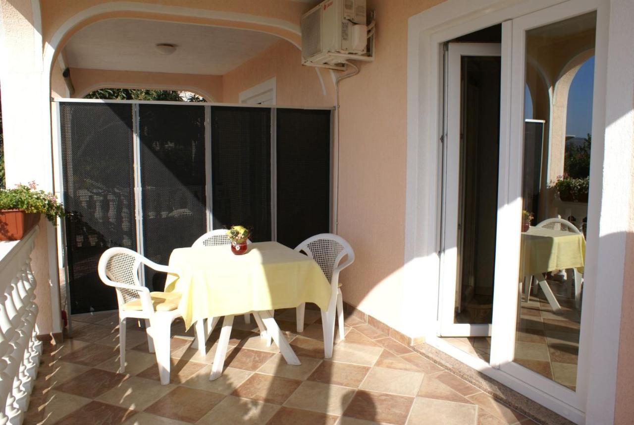 Apartment Nevenka Krk Town Εξωτερικό φωτογραφία