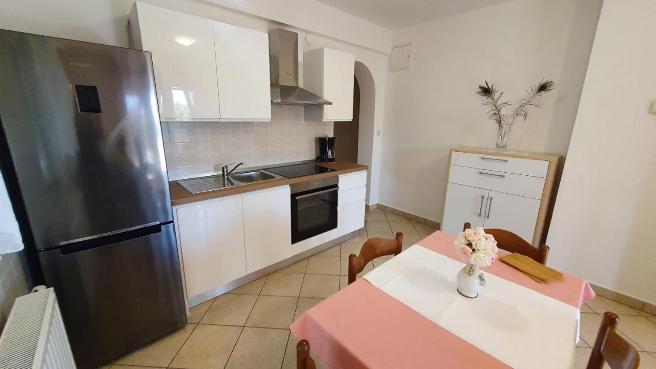 Apartment Nevenka Krk Town Εξωτερικό φωτογραφία