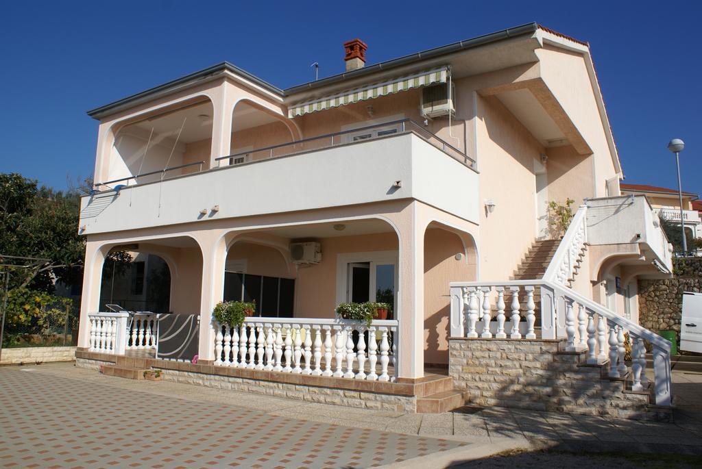 Apartment Nevenka Krk Town Εξωτερικό φωτογραφία